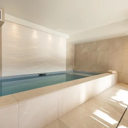 La Manigodine Piscine 18-24 Pers Chalet